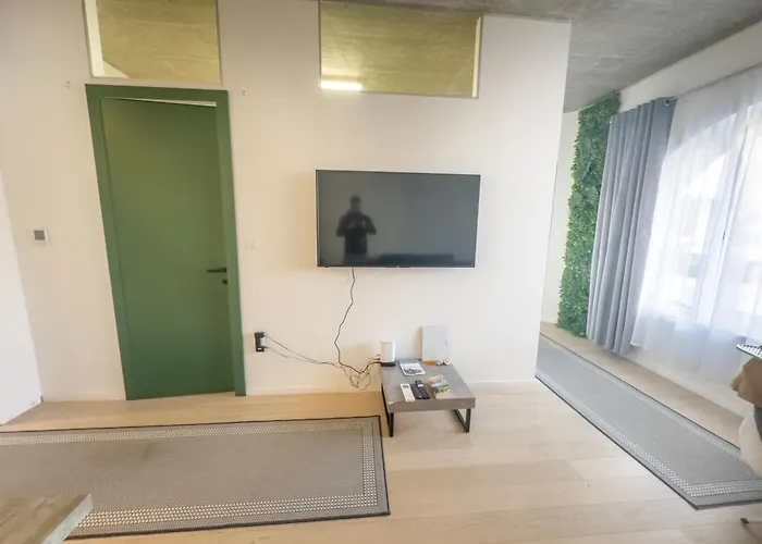 Eiprova By The River